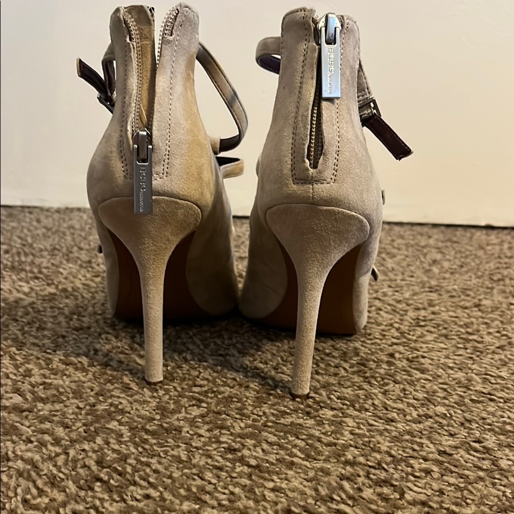 BCBGeneration Tan Heels - Picture 5 of 13